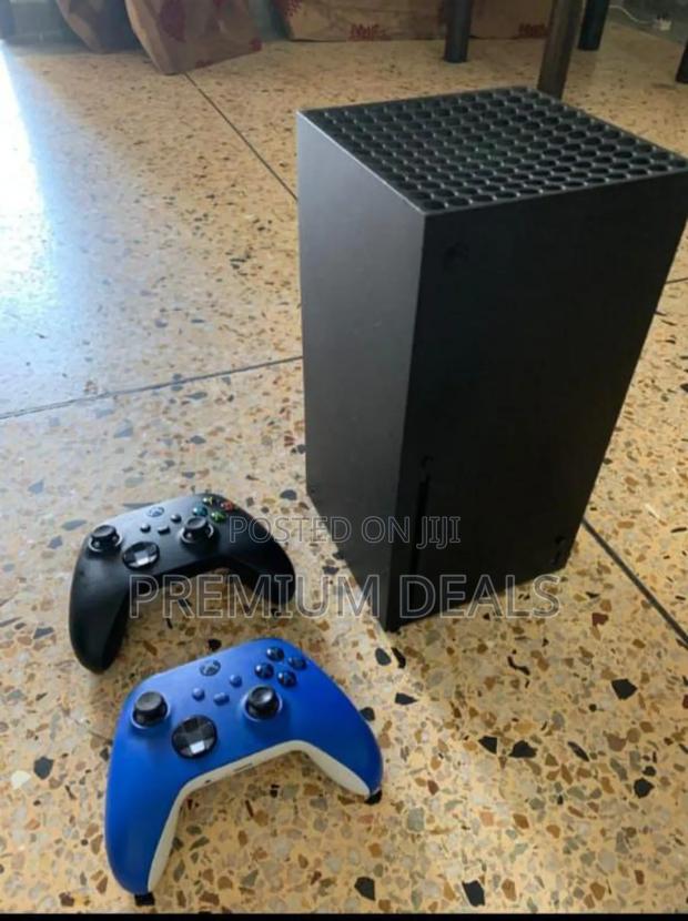 Live and Working Xbox Series X With Games. - main view