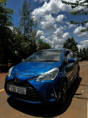 Toyota Vitz 2017 Blue