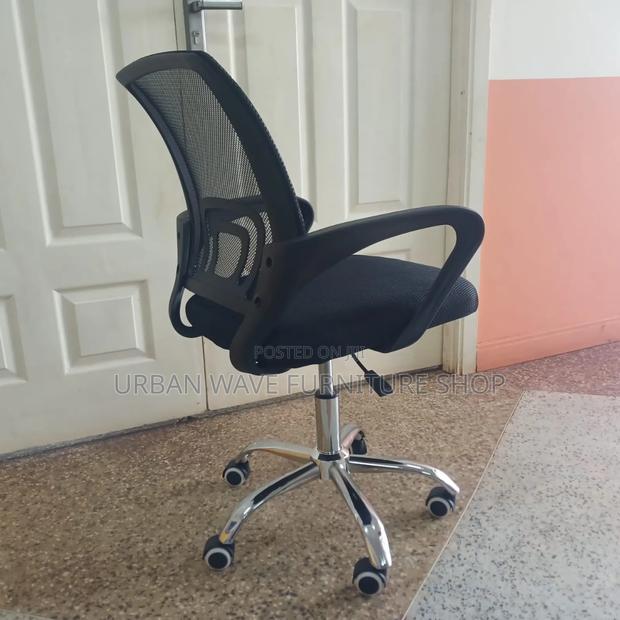 Swivel Mesh Chair
