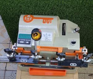 Heavy Duty Key Cutting Machine (100e)/Key Cutting Machine - thumbnail 2