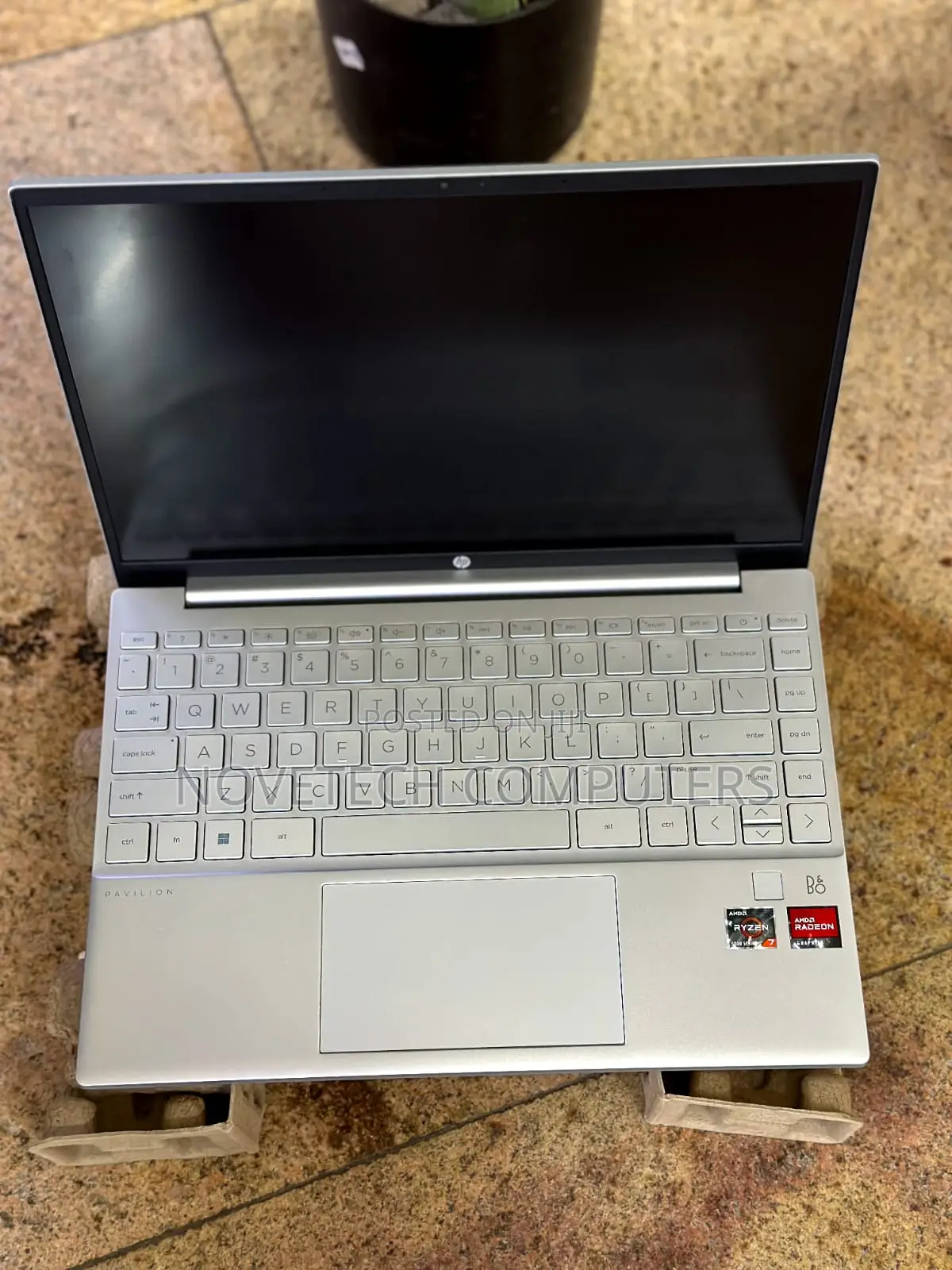 New Laptop HP Pavilion 13 8GB AMD Ryzen 7 SSD 256GB
