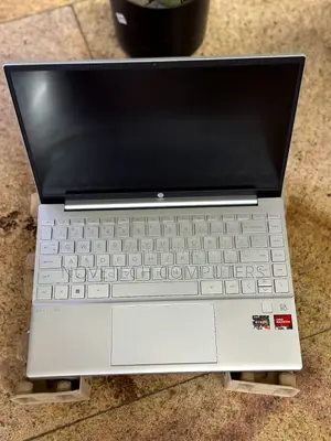 New Laptop HP Pavilion 13 8GB AMD Ryzen 7 SSD 256GB