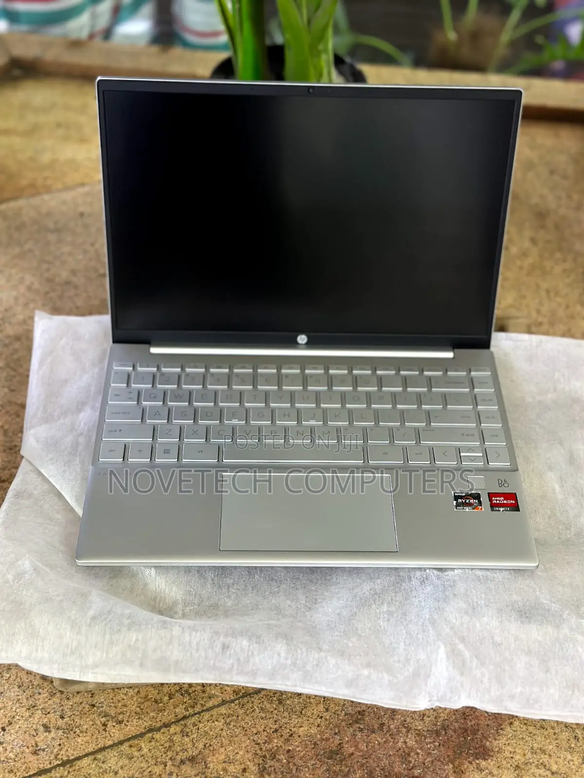 New Laptop HP Pavilion 13 8GB AMD Ryzen 7 SSD 256GB