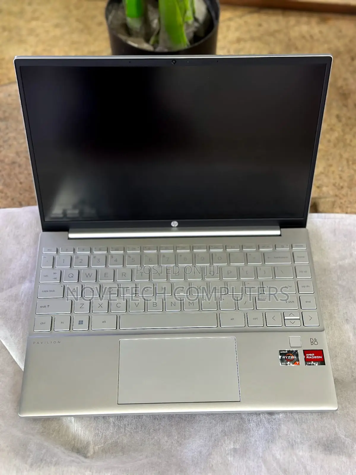 New Laptop HP Pavilion 13 8GB AMD Ryzen 7 SSD 256GB
