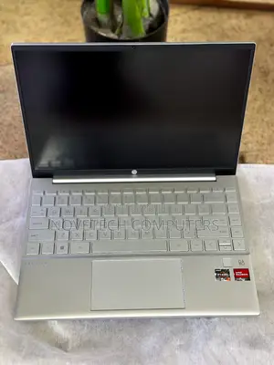 New Laptop HP Pavilion 13 8GB AMD Ryzen 7 SSD 256GB