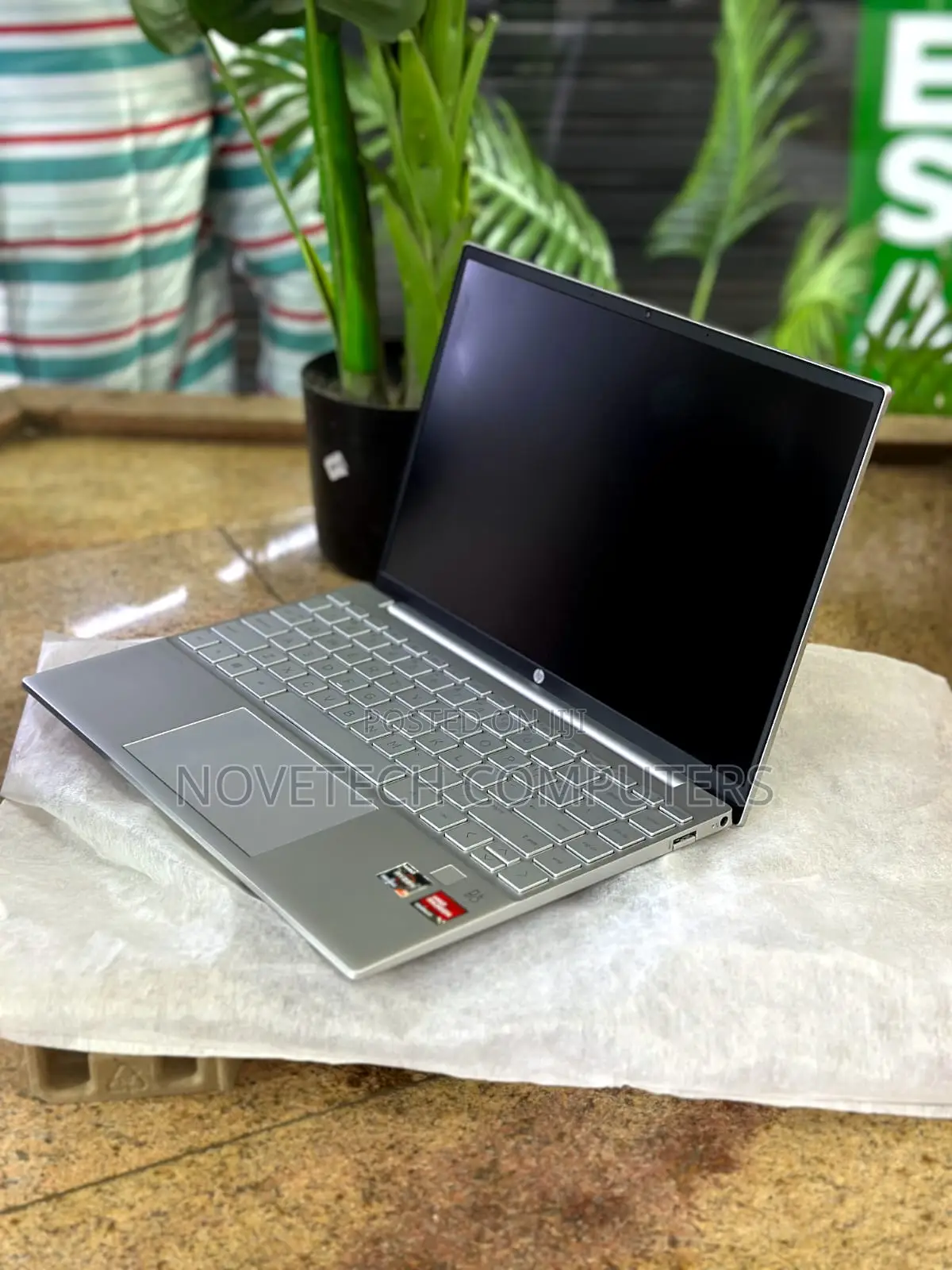 New Laptop HP Pavilion 13 8GB AMD Ryzen 7 SSD 256GB