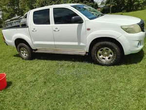 Toyota Hilux 2013 White