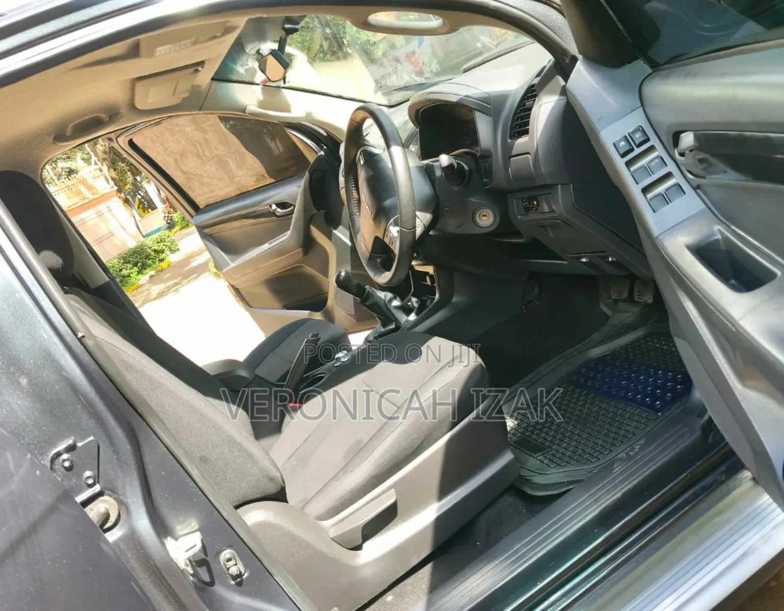Isuzu D-MAX 2021 Gray