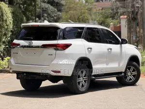 Toyota Fortuner 2.4 D AWD 2019 White