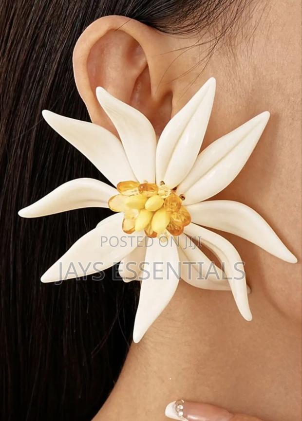 Bold and Unique Statement Earrings - thumbnail 4