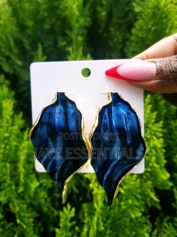 Bold and Unique Statement Earrings - thumbnail 8