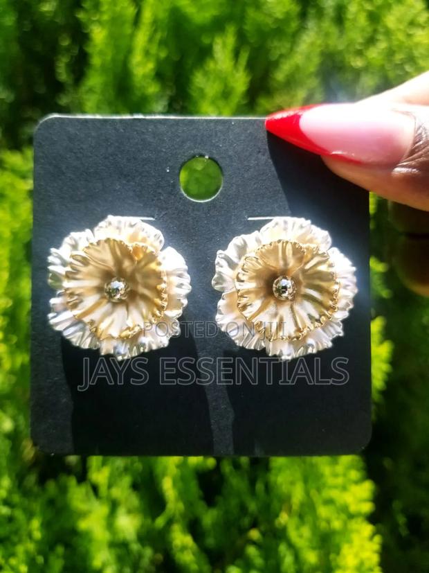 Bold and Unique Statement Earrings - thumbnail 10