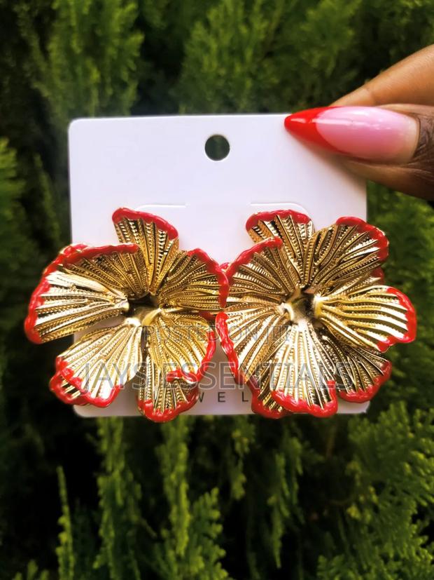 Bold and Unique Statement Earrings - thumbnail 18