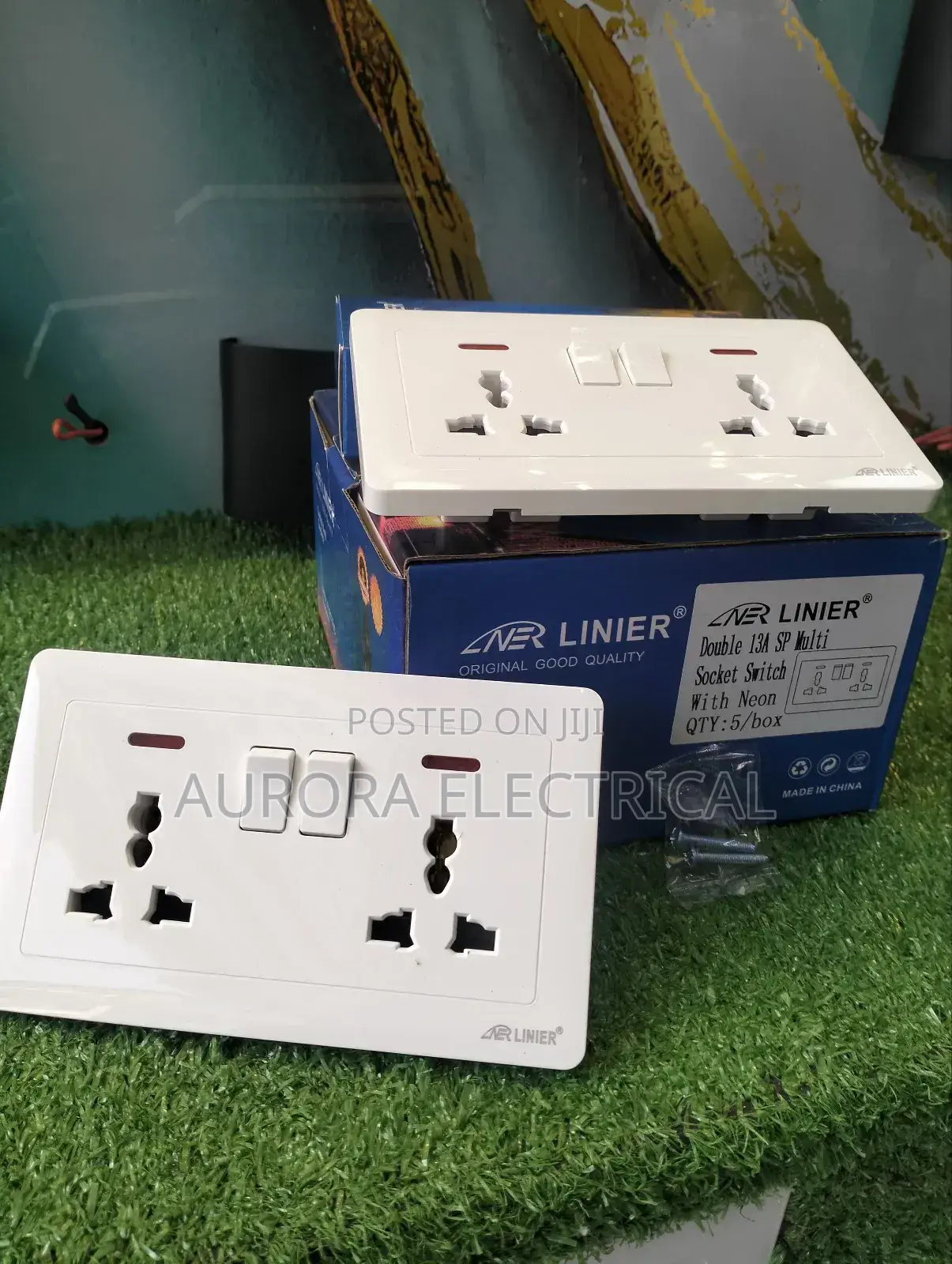 13a Universal Twin Socket