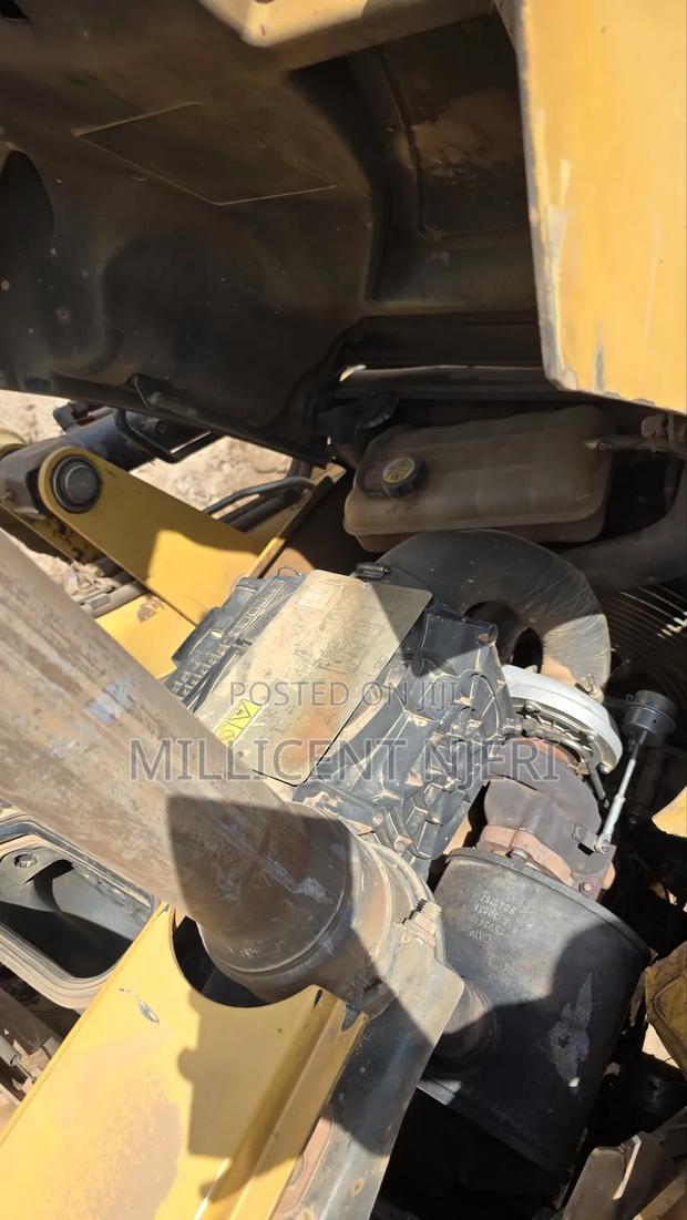 Backhoe Cat - thumbnail 3