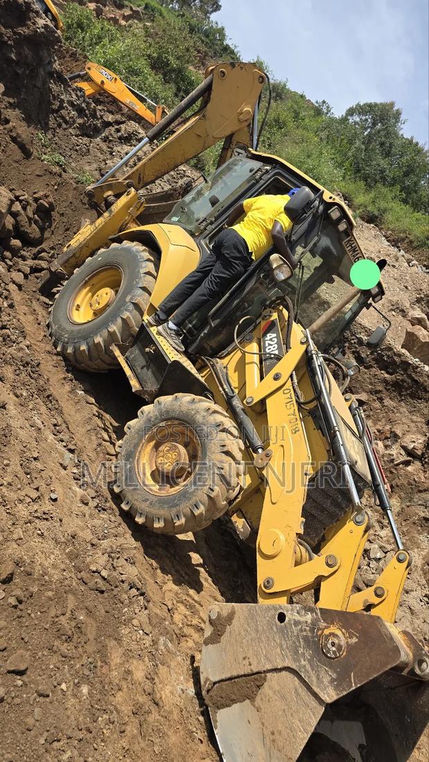 Backhoe Cat - thumbnail 4