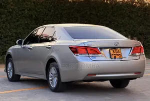 Toyota Crown 2017 Silver