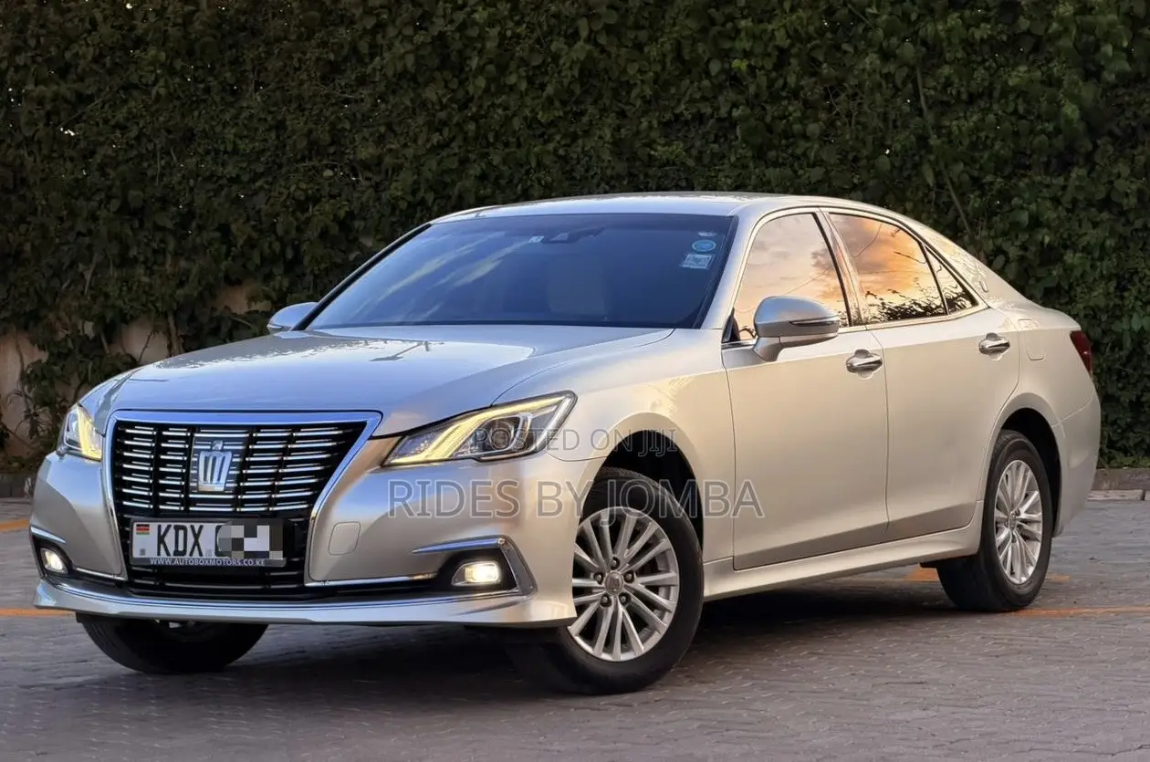 Toyota Crown 2017 Silver