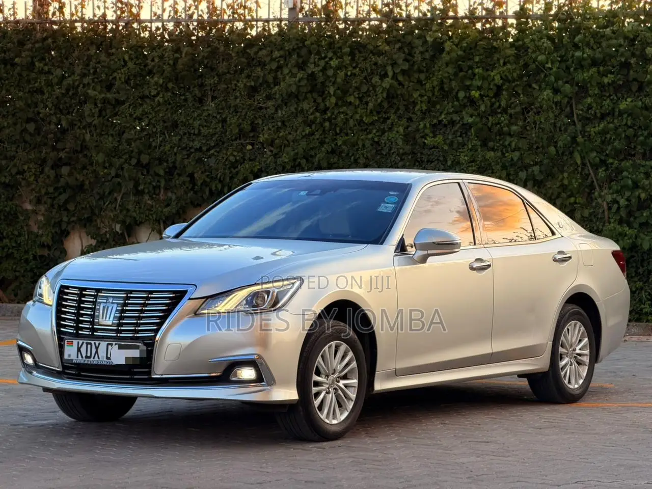 Toyota Crown 2017 Silver