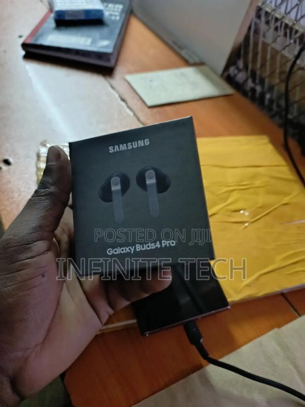 Samsung Galaxy Buds4 Pro - main view