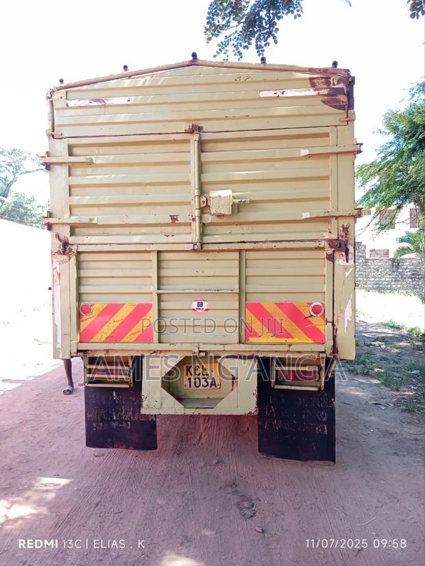 Mitsubishi Fh215 Very Clean - thumbnail 4