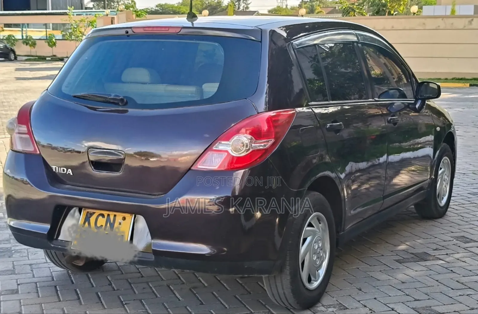 Nissan Tiida 2010 Maroon