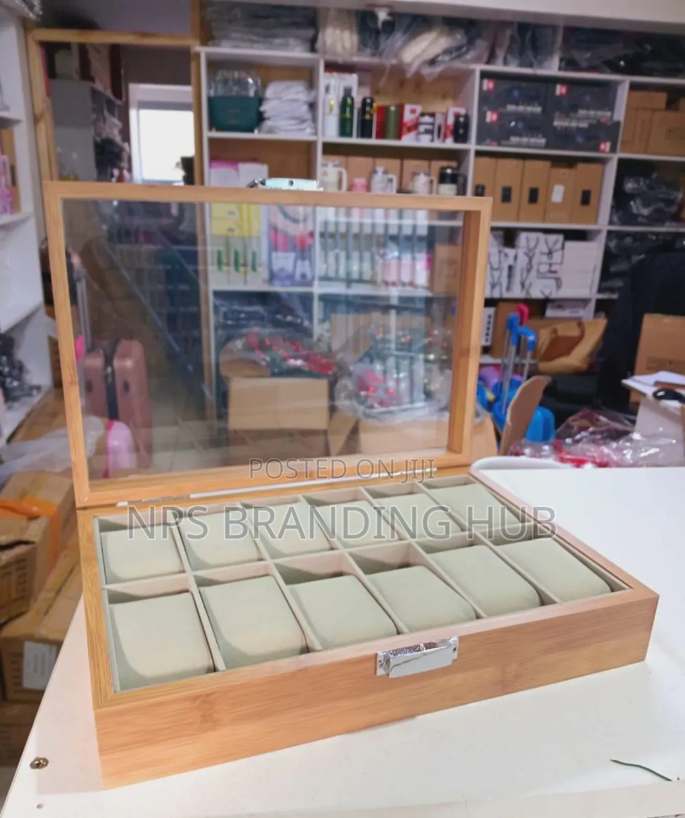 12 Slots Wooden Watch Organizer. Tet