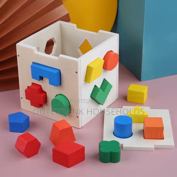 Intelligence Box Promotes Color and Shape Recognition