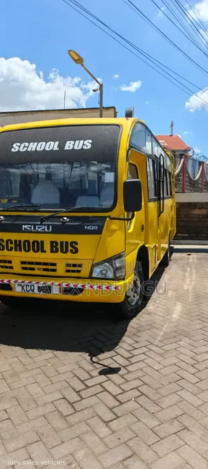 Isuzu NQR 2018 Yellow