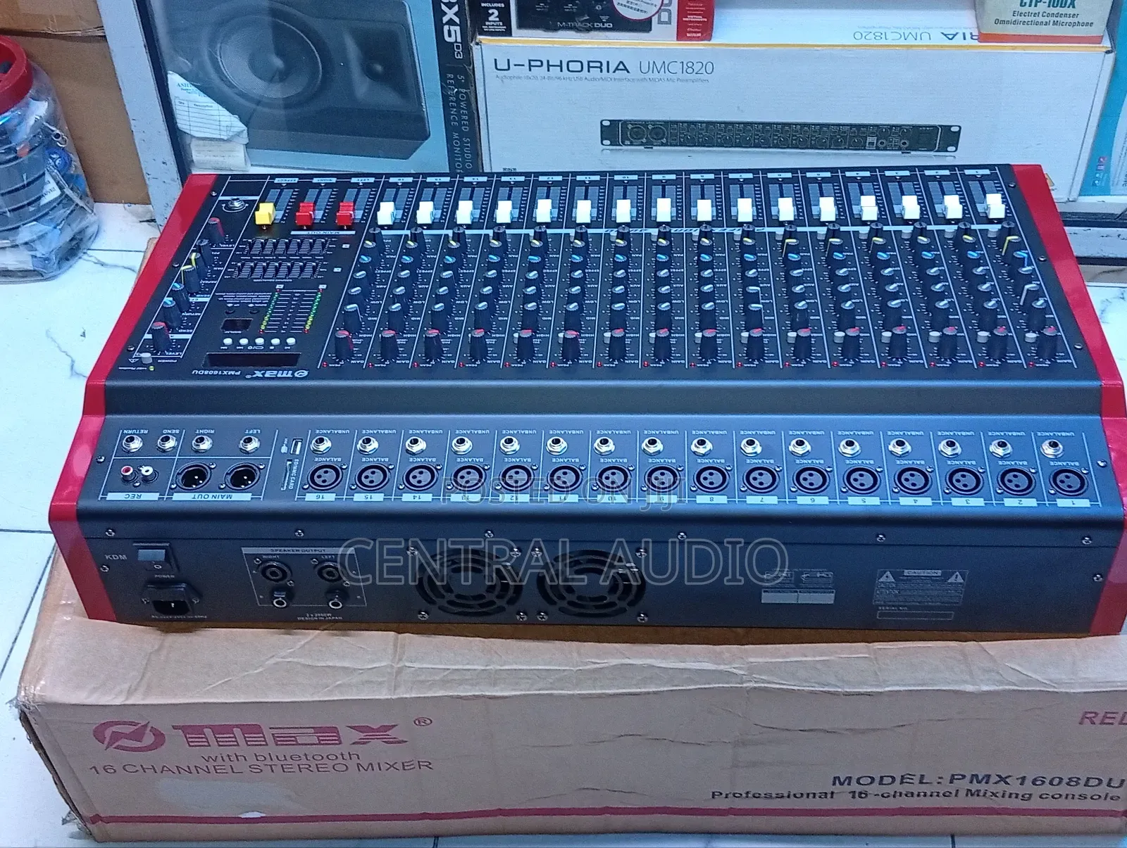 Omax 16channel Powered Mixer