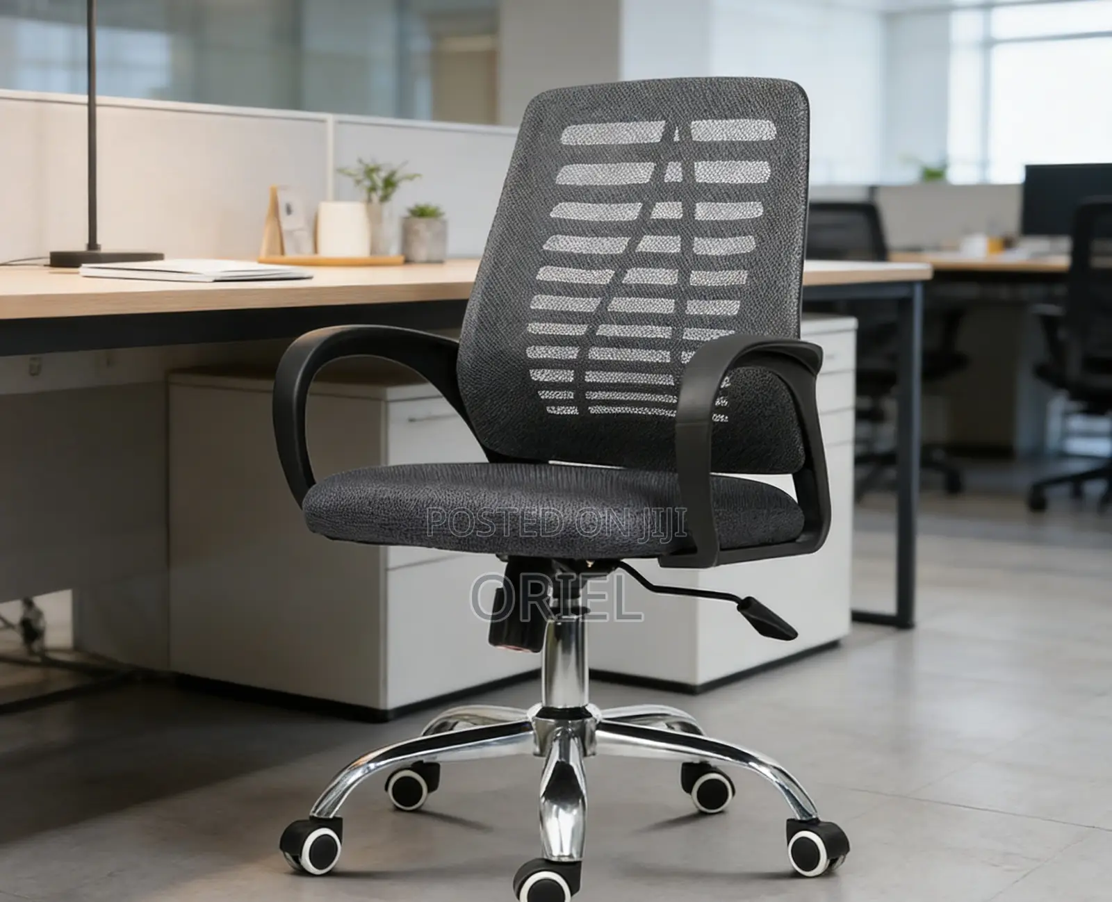 Office Chair : Medium Back Ergonomic Seat