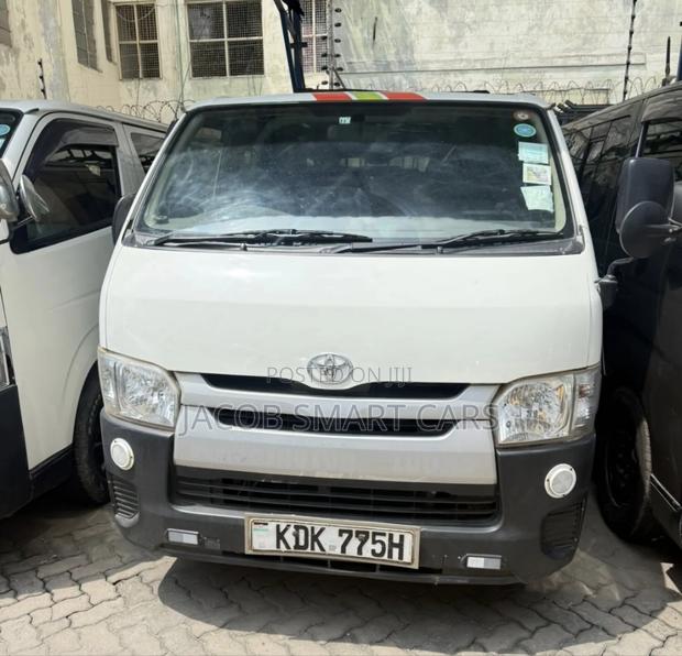Toyota HiAce 2015 White