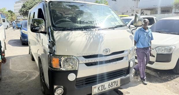 Toyota HiAce 2015 White - thumbnail 4