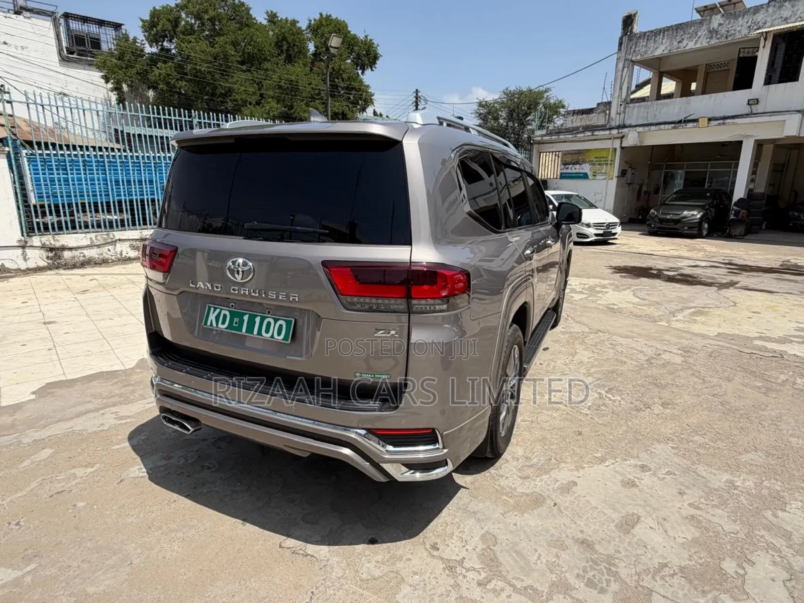 Toyota Land Cruiser LC300 2024 Gray