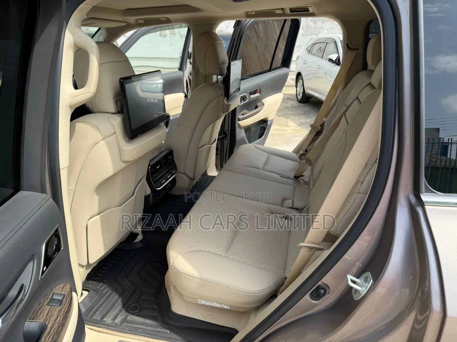 Toyota Land Cruiser LC300 2024 Gray