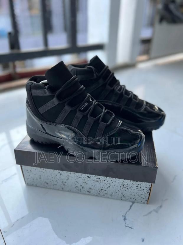 Jordan 11;Cool Grey,Black and Cherry Red - thumbnail 3