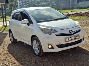 Toyota Ractis 1.3 FWD 2013 White