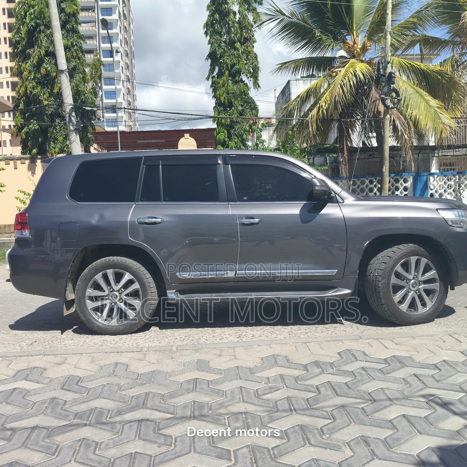 Toyota Land Cruiser 4.6 V8 ZX 2019 Gray