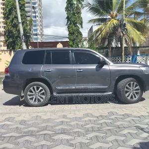 Toyota Land Cruiser 4.6 V8 ZX 2019 Gray