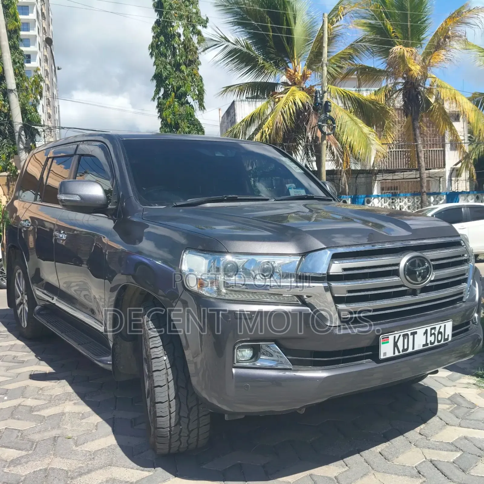 Toyota Land Cruiser 4.6 V8 ZX 2019 Gray