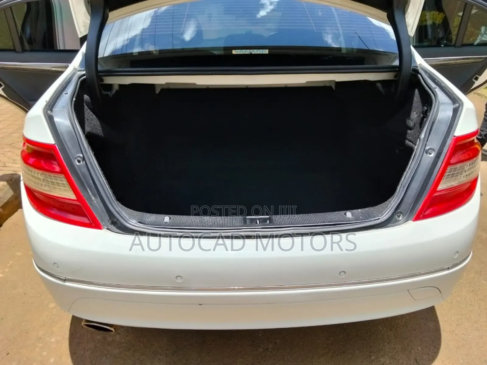 Mercedes-Benz C200 2009 White