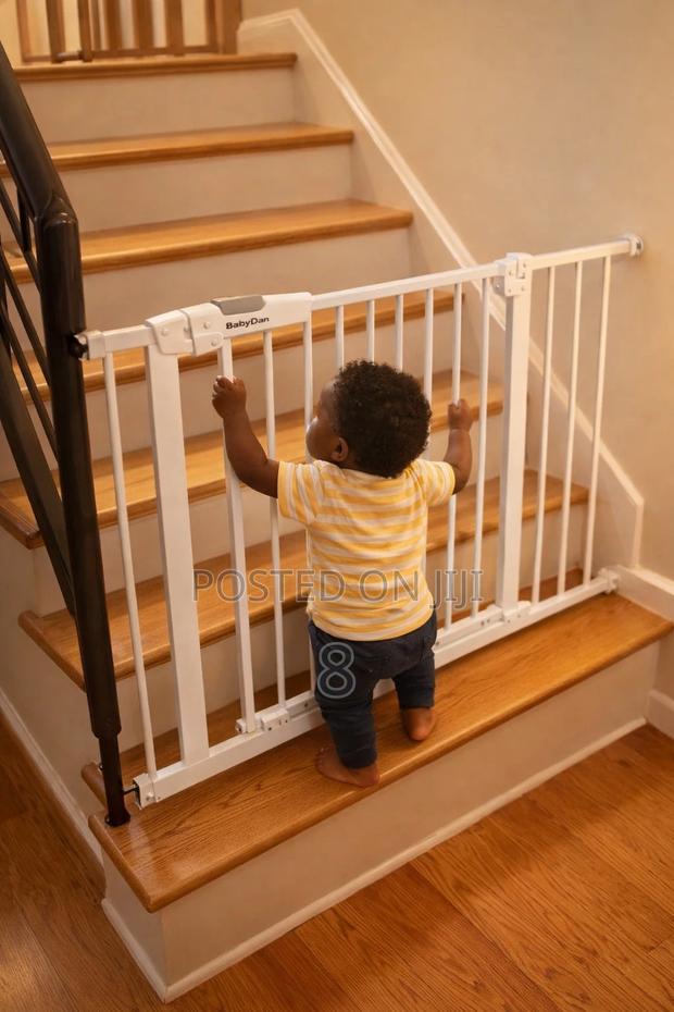 Baby Gate With Auto Close – Easy Secure - main view