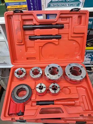 Manual Pipe Threading Machine