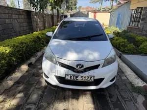 Toyota Vitz 1.3 FWD 5dr 2015 White