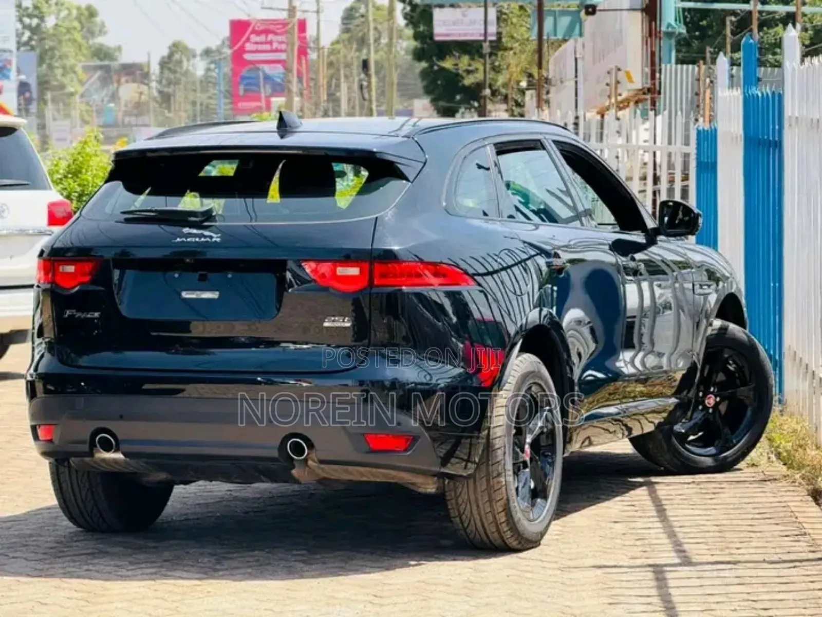 Jaguar F-Pace 2018 Blue