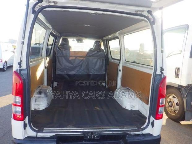 Toyota HiAce 2020 White - thumbnail 3