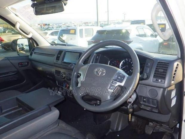 Toyota HiAce 2020 White - thumbnail 7