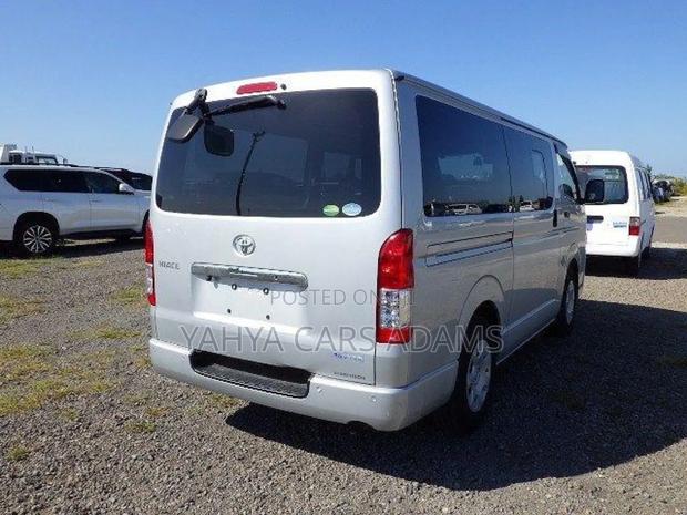 Toyota HiAce 2020 Silver - thumbnail 3