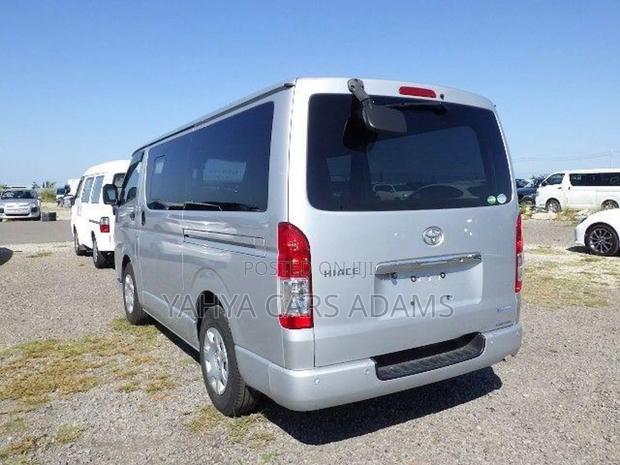 Toyota HiAce 2020 Silver - thumbnail 4