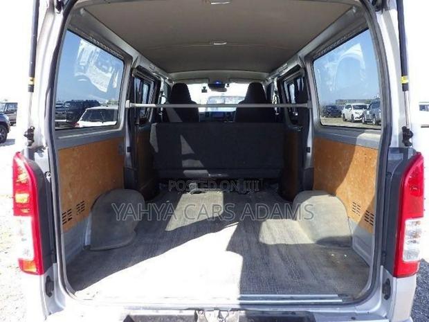 Toyota HiAce 2020 Silver - thumbnail 6